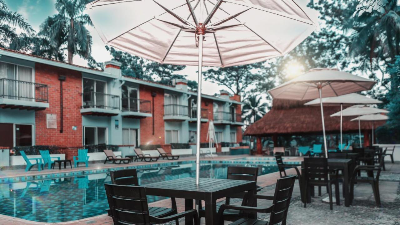 Hotel Y Restaurante Meson Del Gitano Caucasia Bagian luar foto