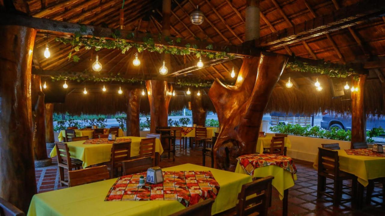 Hotel Y Restaurante Meson Del Gitano Caucasia Bagian luar foto
