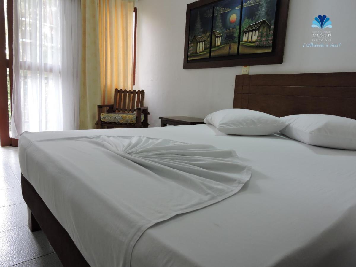 Hotel Y Restaurante Meson Del Gitano Caucasia Bagian luar foto