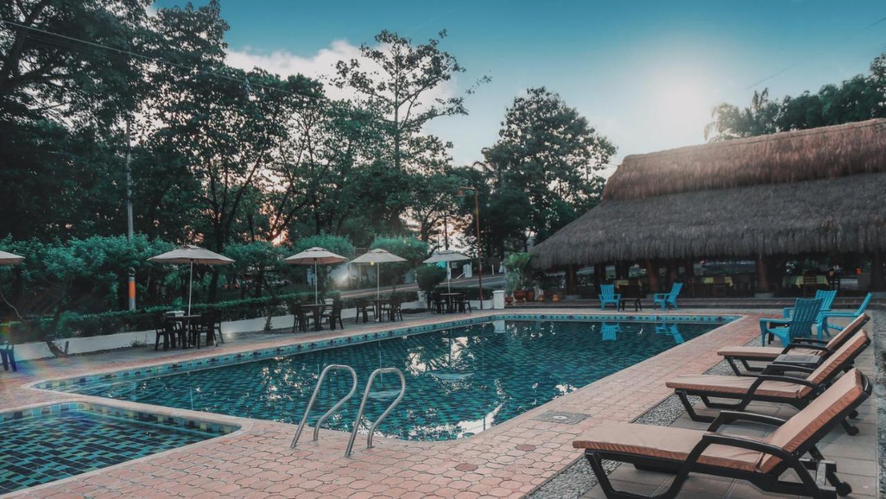 Hotel Y Restaurante Meson Del Gitano Caucasia Bagian luar foto