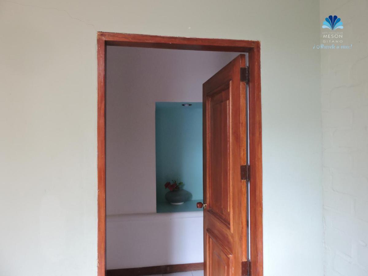Hotel Y Restaurante Meson Del Gitano Caucasia Ruang foto