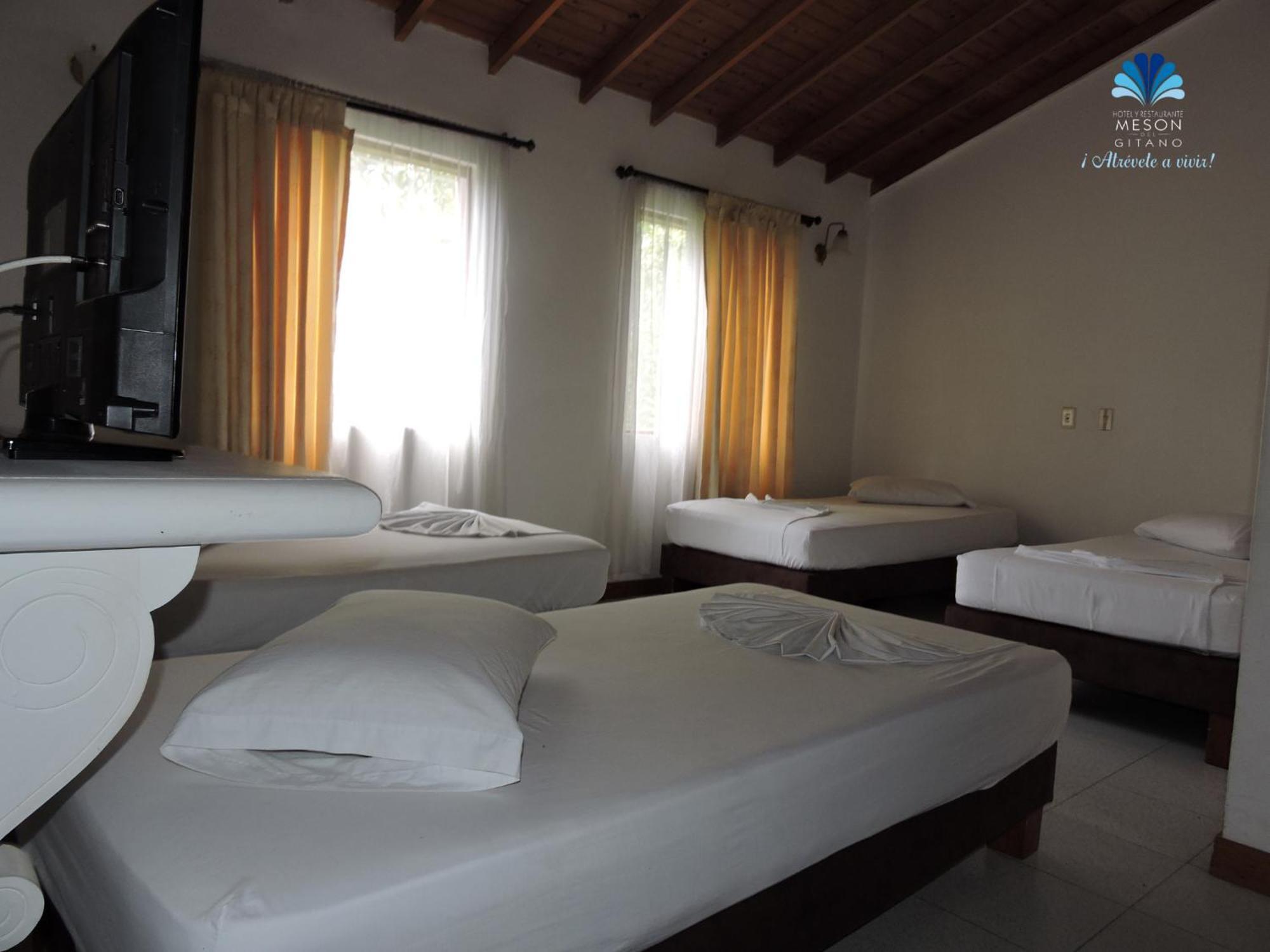 Hotel Y Restaurante Meson Del Gitano Caucasia Ruang foto