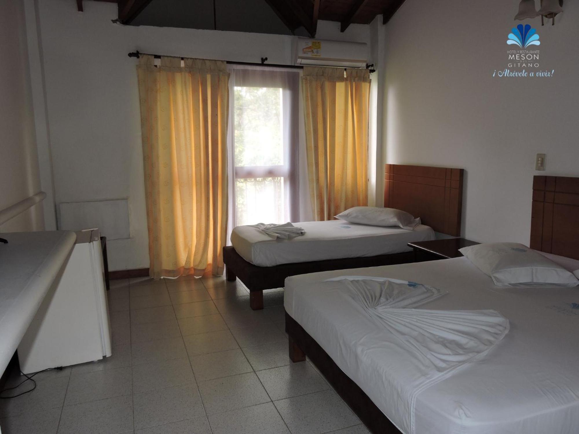 Hotel Y Restaurante Meson Del Gitano Caucasia Ruang foto